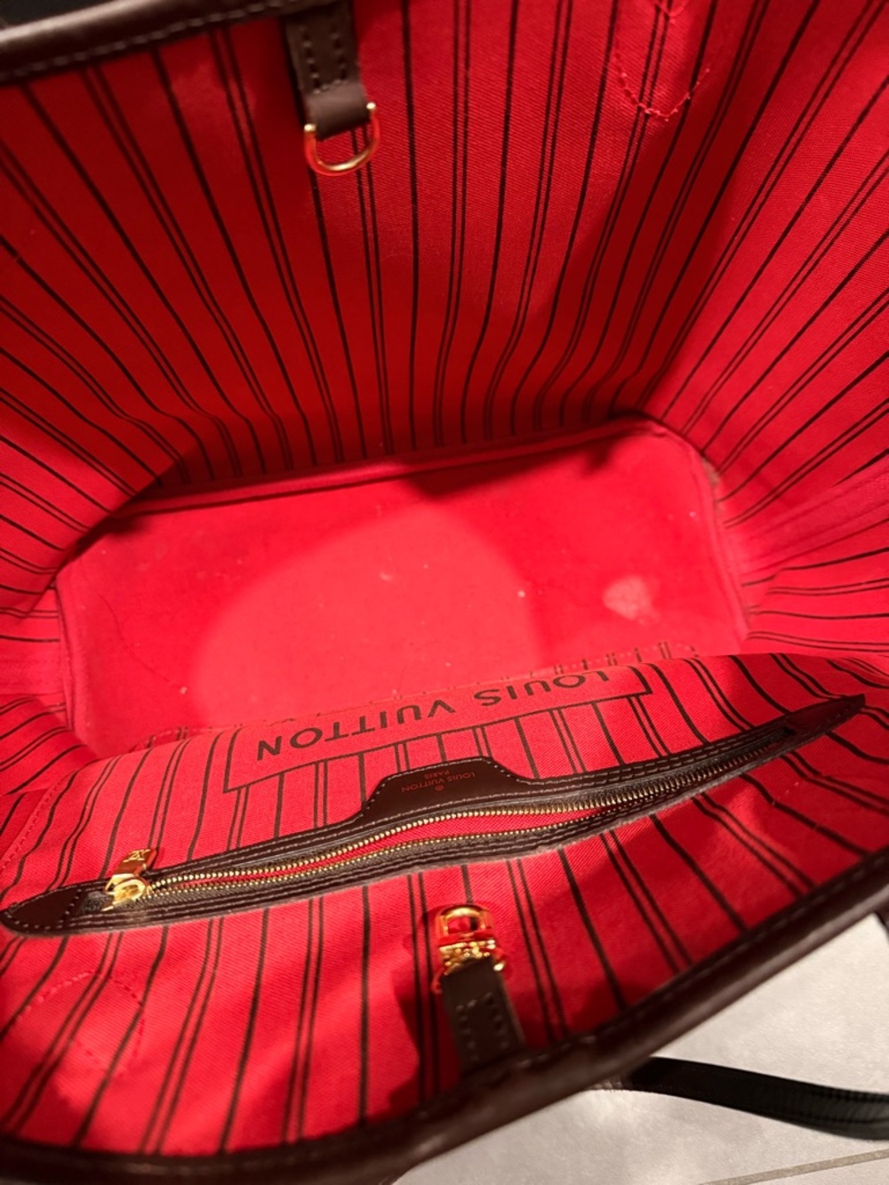 Louis Vuitton Neverfull MM - Picture 7 of 11